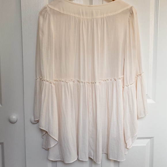 FREE PEOPLE CREAM SPLIT NECK FLOWY TOP MEDIUM - Picture 2 of 2